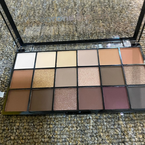 18 shade eyeshadow palette bare naturals - Picture 5 of 8